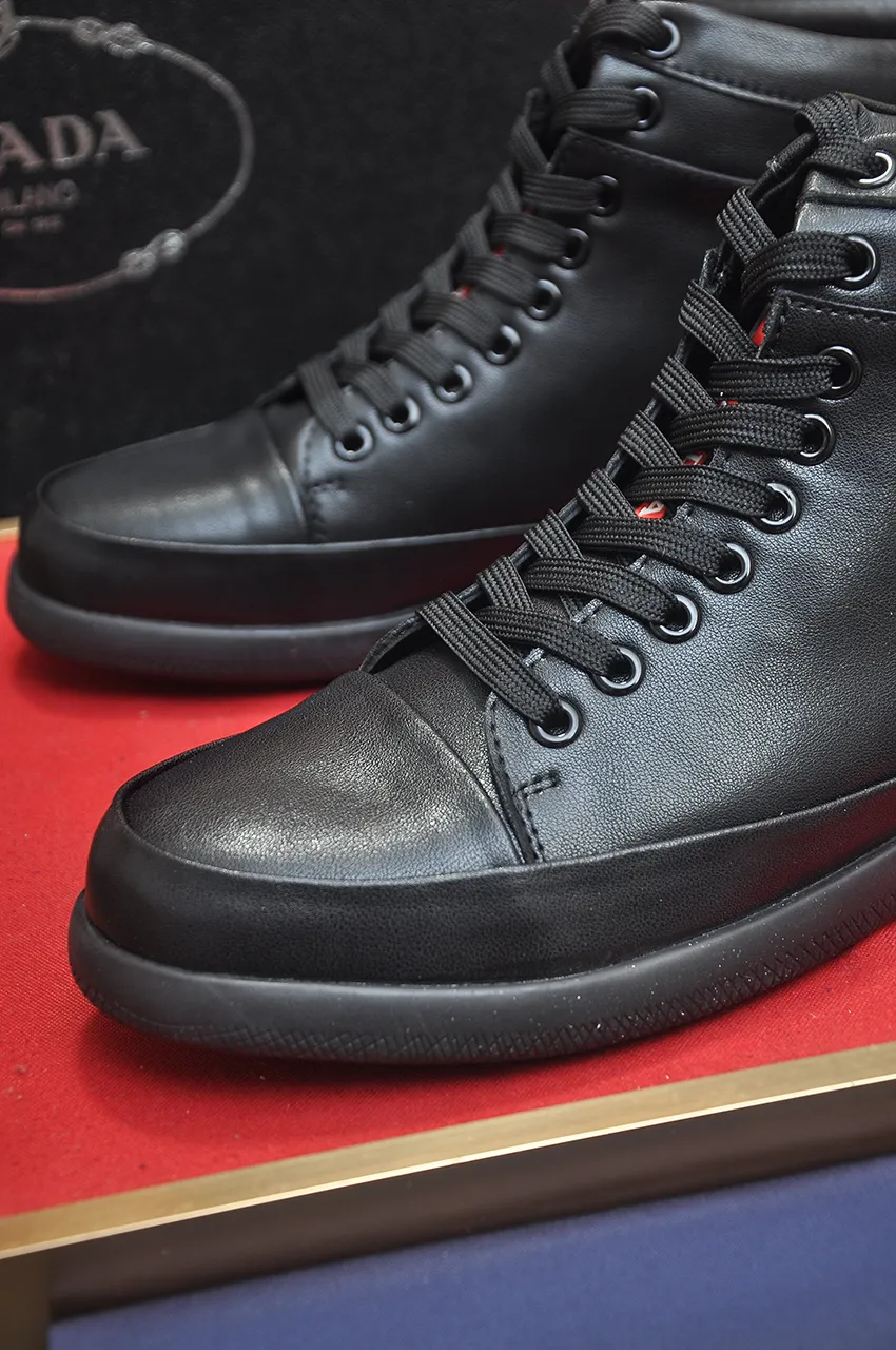 Men's shoes💰480💶【Prada】Trendy brand💞Mainly promote popular models, avant-garde and versatile fashionable men's shoes private version molding, 1:1 replica with glue splicing... Stylish and simple, original imported cowhide foot pads; the atmosphere and personality are more fashionable, eye-catching and pursuing class. It will subvert the old idea and be a must-have for fashionistas who want to spend time with you! Must keep it! High and comfortable but low, high-end quality workmanship. Code number: 38-45 (45 customized)